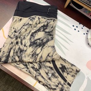 LuLu Lemon crop leggings. Size 10